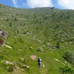 I cartelli all'inizio del sentiero per la Punta Selassa